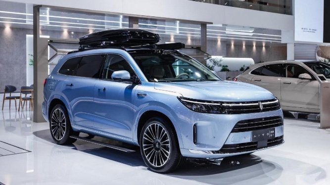 Ideal L6 vs. Wuling M7: Which SUV Reigns Supreme in Design and Performance?