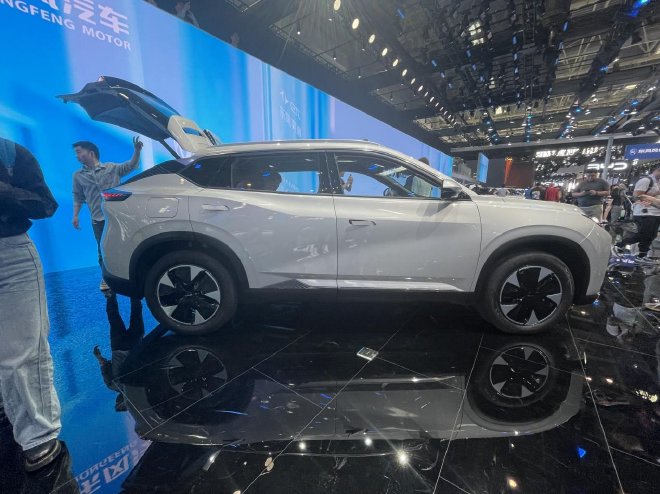 Dongfeng Fengshen L7 & Yipai eπ008 Unveiled at Beijing Auto Show 2024!