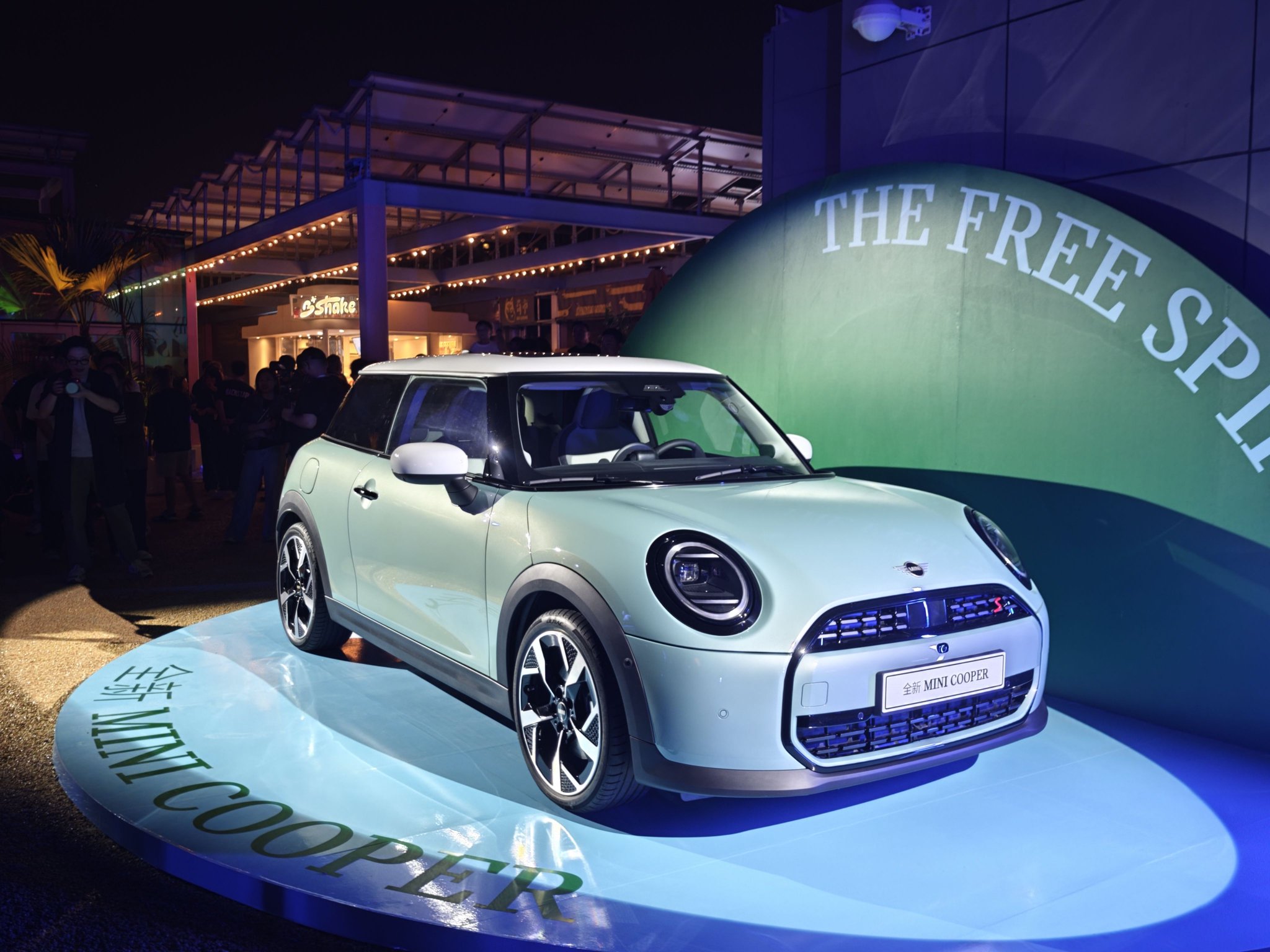 Discover the New MINI COOPER Electric and Gasoline Models!