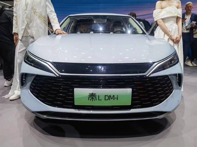 BYD Qin L DM-i: New Hybrid Sedan with Dragon Face Design Debuts at Beijing Auto Show 2024