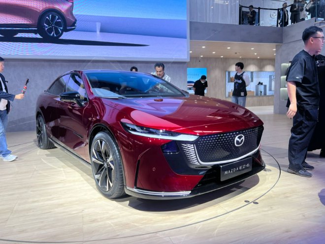 Changan Mazda Unveils Flagship Electric Sedan EZ-6 at Beijing Auto Show