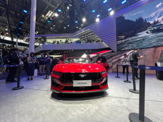 Ford Mustang Convertible Debuts in China with Sporty Design & Innovative Features