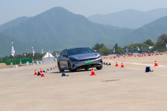 Unleash the Power: BYD's Han and Tang Glory Edition with Yunnei-C Chassis Technology - A Game Changer in Electric Vehicles!