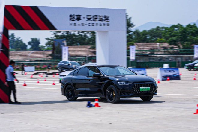 Unleash the Power: BYD's Han and Tang Glory Edition with Yunnei-C Chassis Technology - A Game Changer in Electric Vehicles!