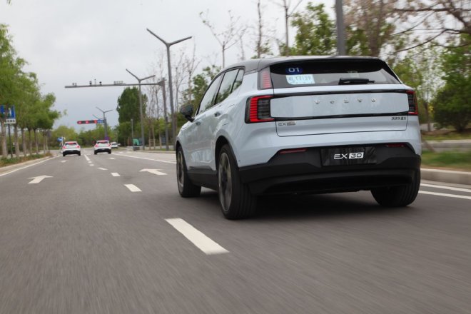 Experience the Thrilling Drive of the Volvo EX30: The Ultimate Electric SUV!