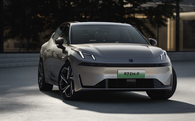 Lynk & Co 07 EM-P: Stylish Hybrid Sedan with Advanced Tech & Luxury Features