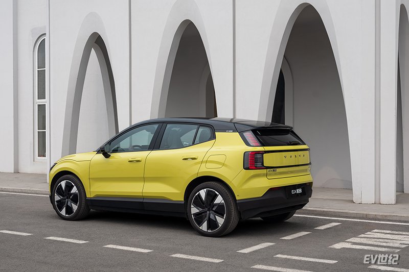 Volvo EX30: A Minimalist Electric SUV for the Discerning Consumer