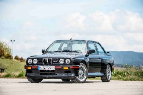 BMW M: A Legacy of Innovation and Performance, Driving Enthusiasts' Dream Car