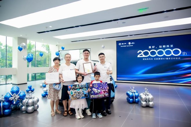 Breaking Records: NIO Delivers 200,000th Order at NIO MINI Center in Guangzhou, Unveils New N7