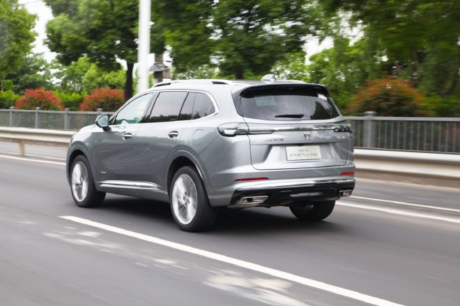 Review of the Stylish and Practical Buick Enclave Plus: A Benchmark for 200,000-Level SUVs