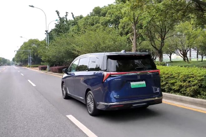 Buick GL8 Landzun PHEV: The Ultimate Luxury MPV for Business Travel in China