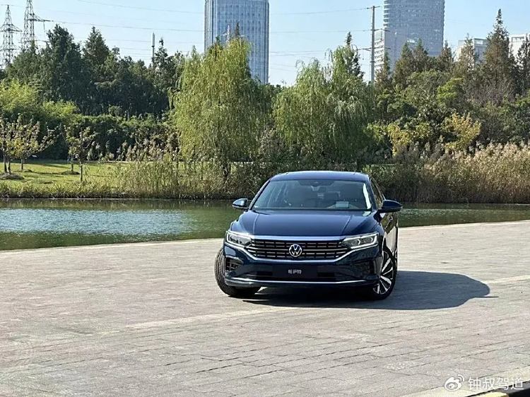 BYD Han DM-i vs. Volkswagen Passat: Which Electric Car Reigns Supreme in the Market?