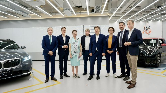 BMW Group's Commitment to Sustainable Innovation in China: A Visit from German Vice Chancellor Robert Habeck