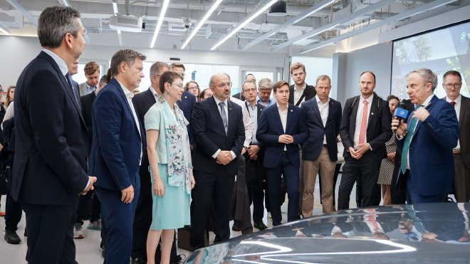 BMW Group's Commitment to Sustainable Innovation in China: A Visit from German Vice Chancellor Robert Habeck