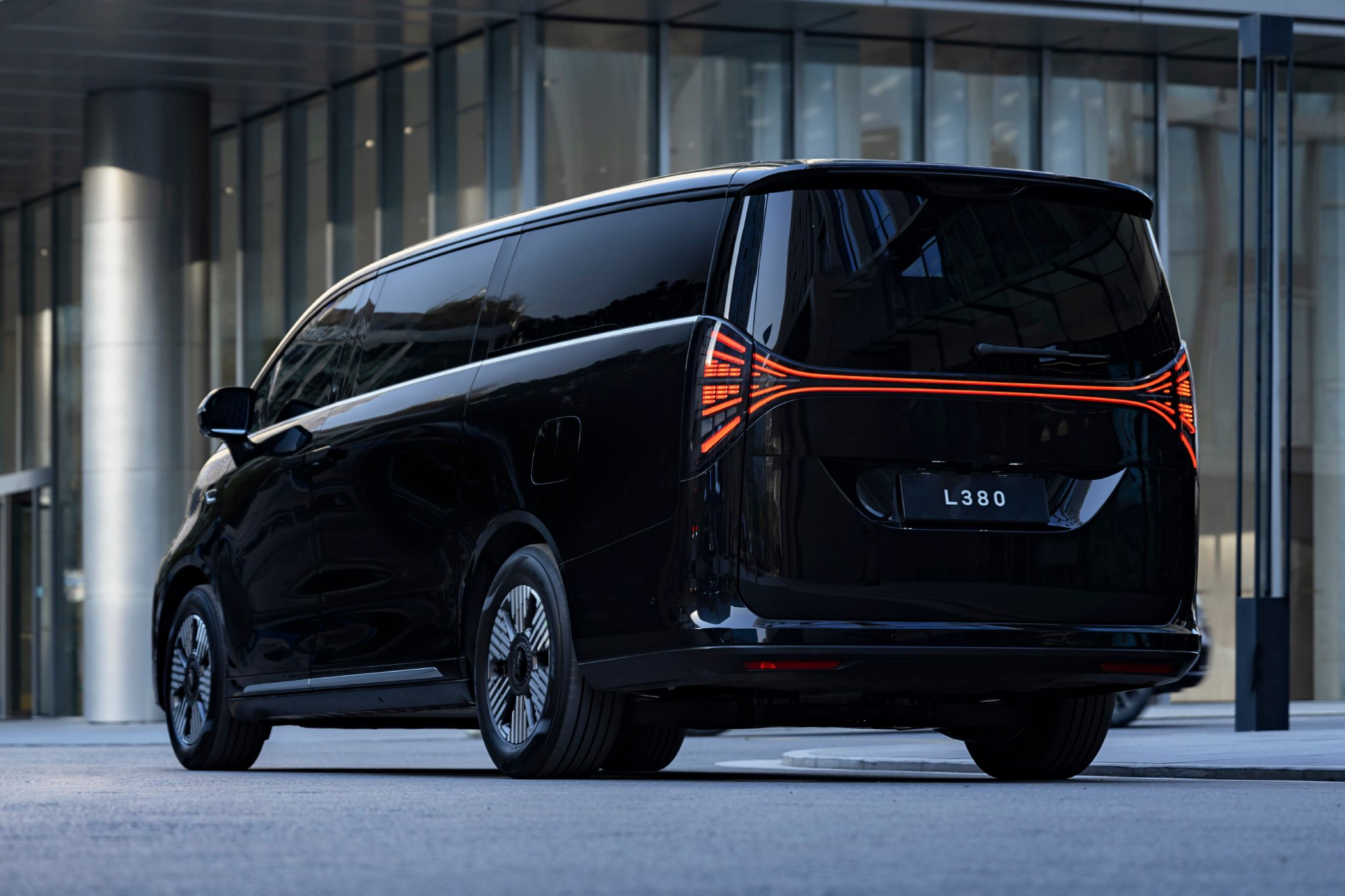 LEVC Yizhen L380 Electric MPV: Features, Price & Safety