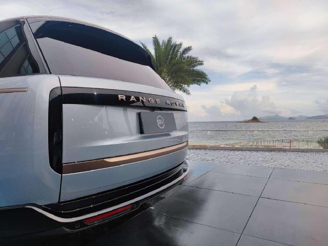 Experience the Ultimate Luxury with Range Rover Realm in Shenzhen