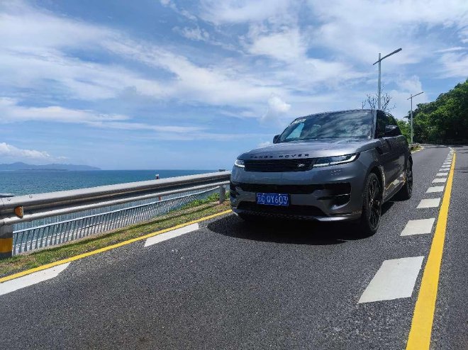 Experience the Ultimate Luxury with Range Rover Realm in Shenzhen