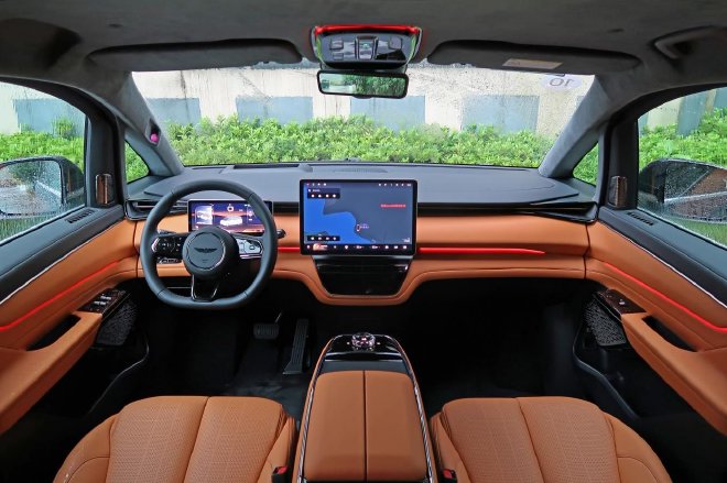 Experience Luxury and Innovation with LEVC L380: A High-End Electric MPV for Today's Discerning Drivers