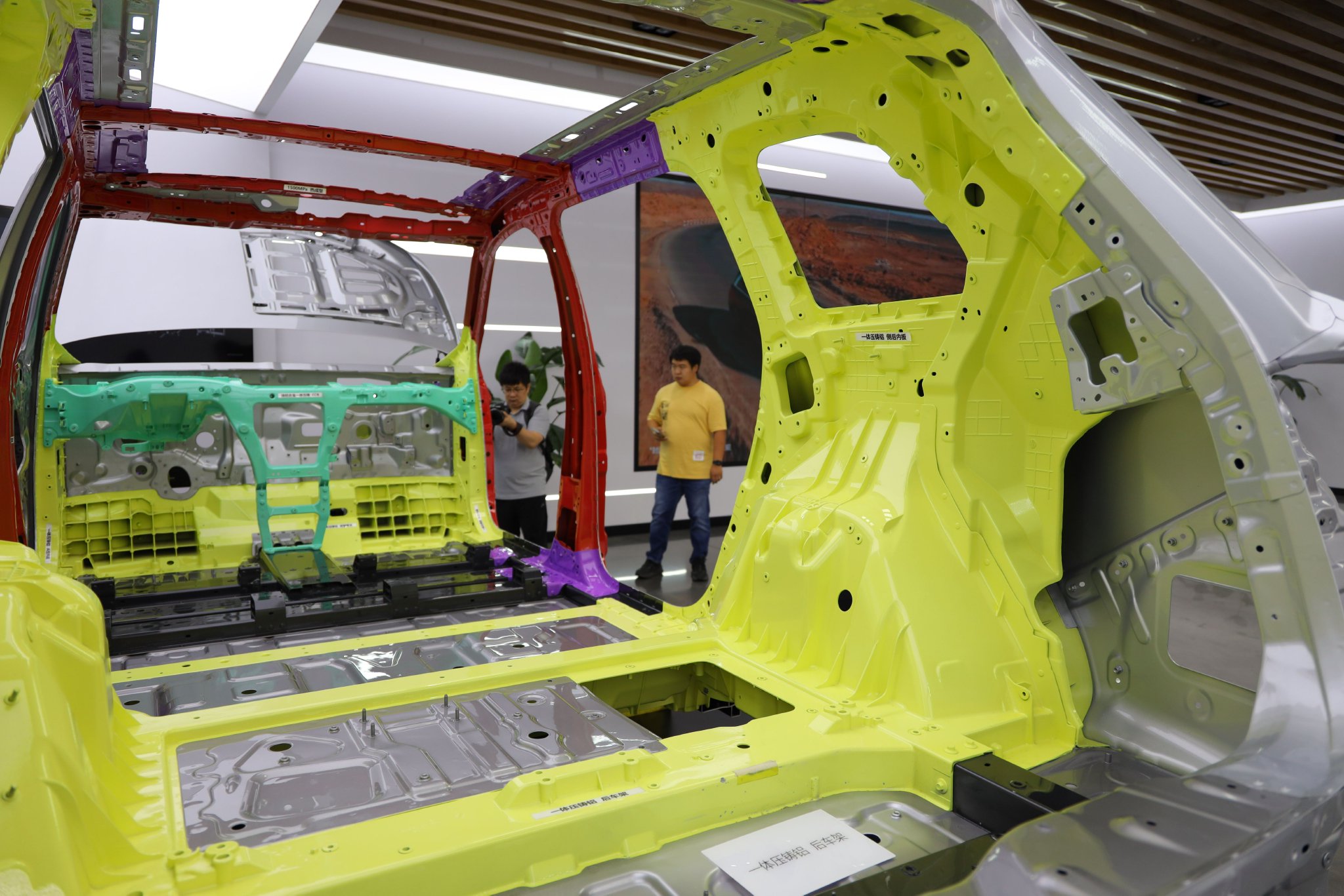 Revolutionizing Automotive Manufacturing: IDRA 10,000-ton Super Die-Casting Machine Unveiled