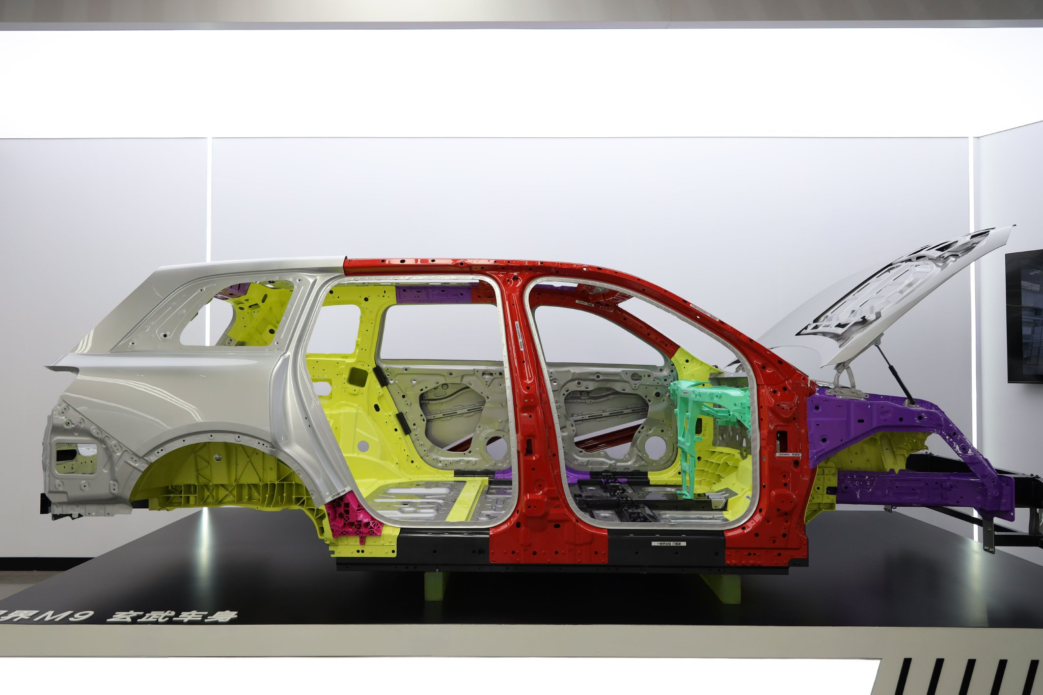 Revolutionizing Automotive Manufacturing: IDRA 10,000-ton Super Die-Casting Machine Unveiled