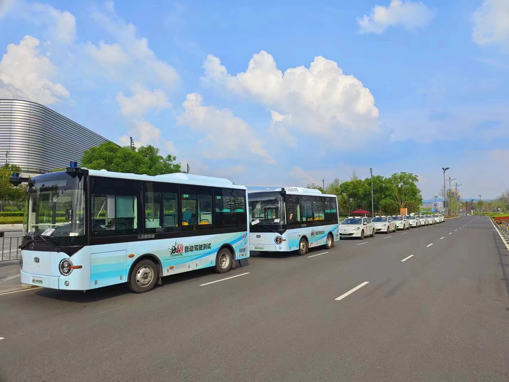 Chengdu Named in Top 20 Pilot Cities for Intelligent Connected Vehicles - Leading the Way in Vehicle-Road-Cloud Integration!