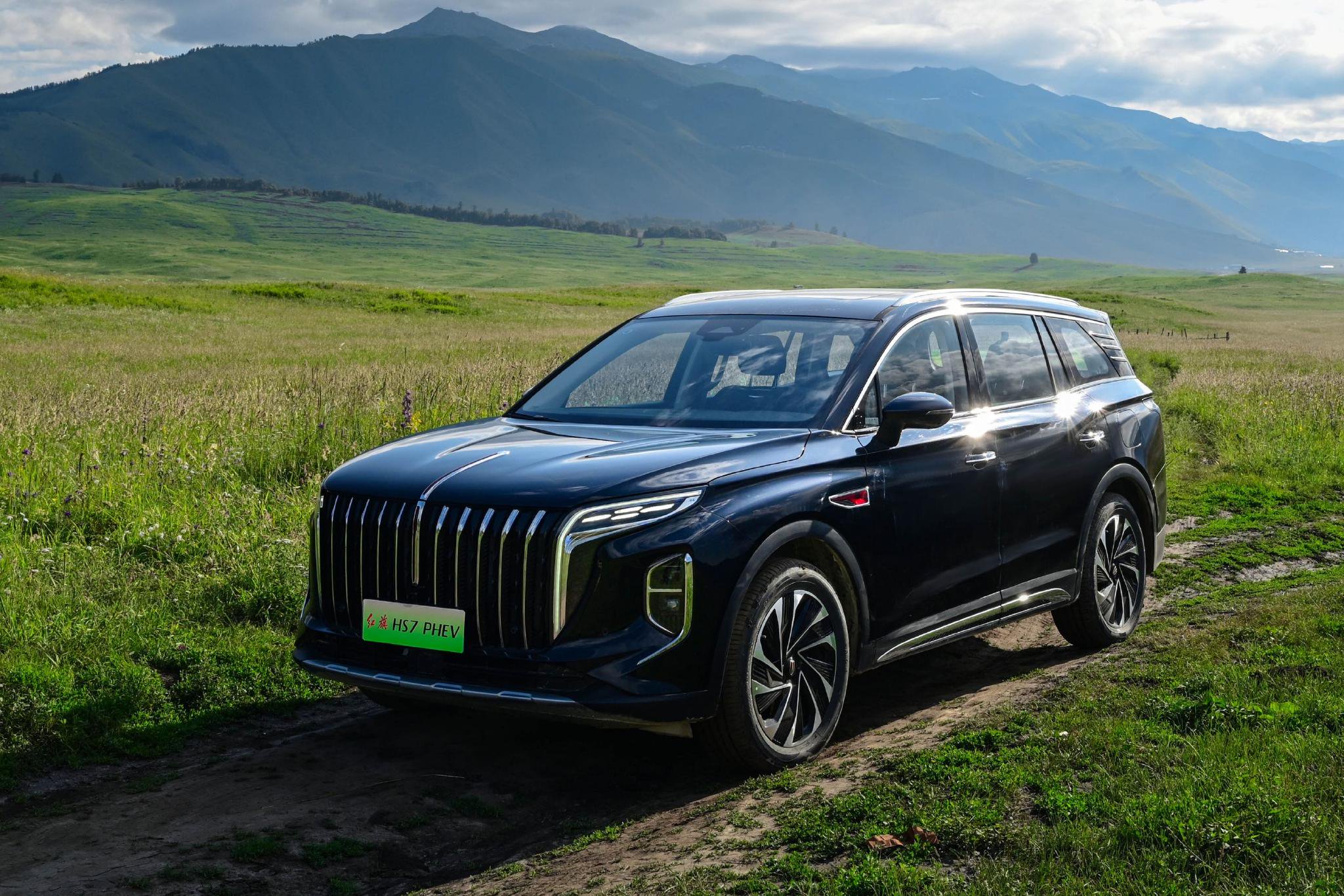 Discover the Luxurious Hongqi HS7 PHEV: Pre-Sale Price, Design, and Features