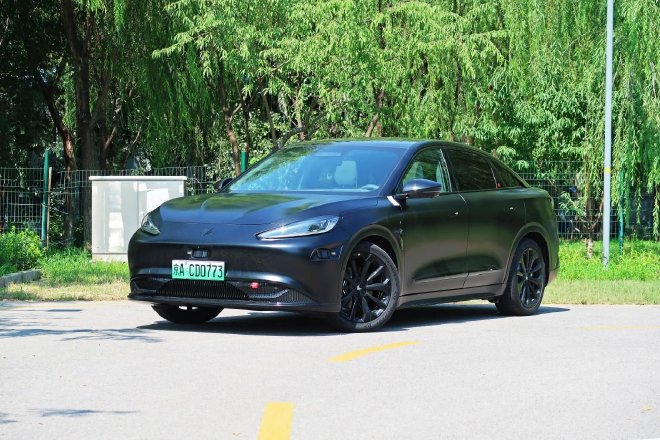 Discover the Alpha S Pre-Edition PRO: Smart Driving Revolution for 256,800 Yuan