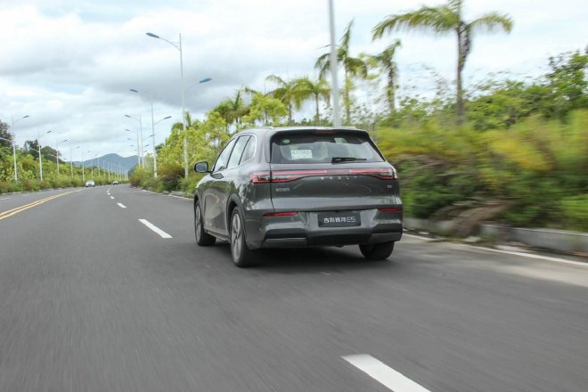 Geely Galaxy E5 Review: Affordable Power & Comfort in a Compact SUV