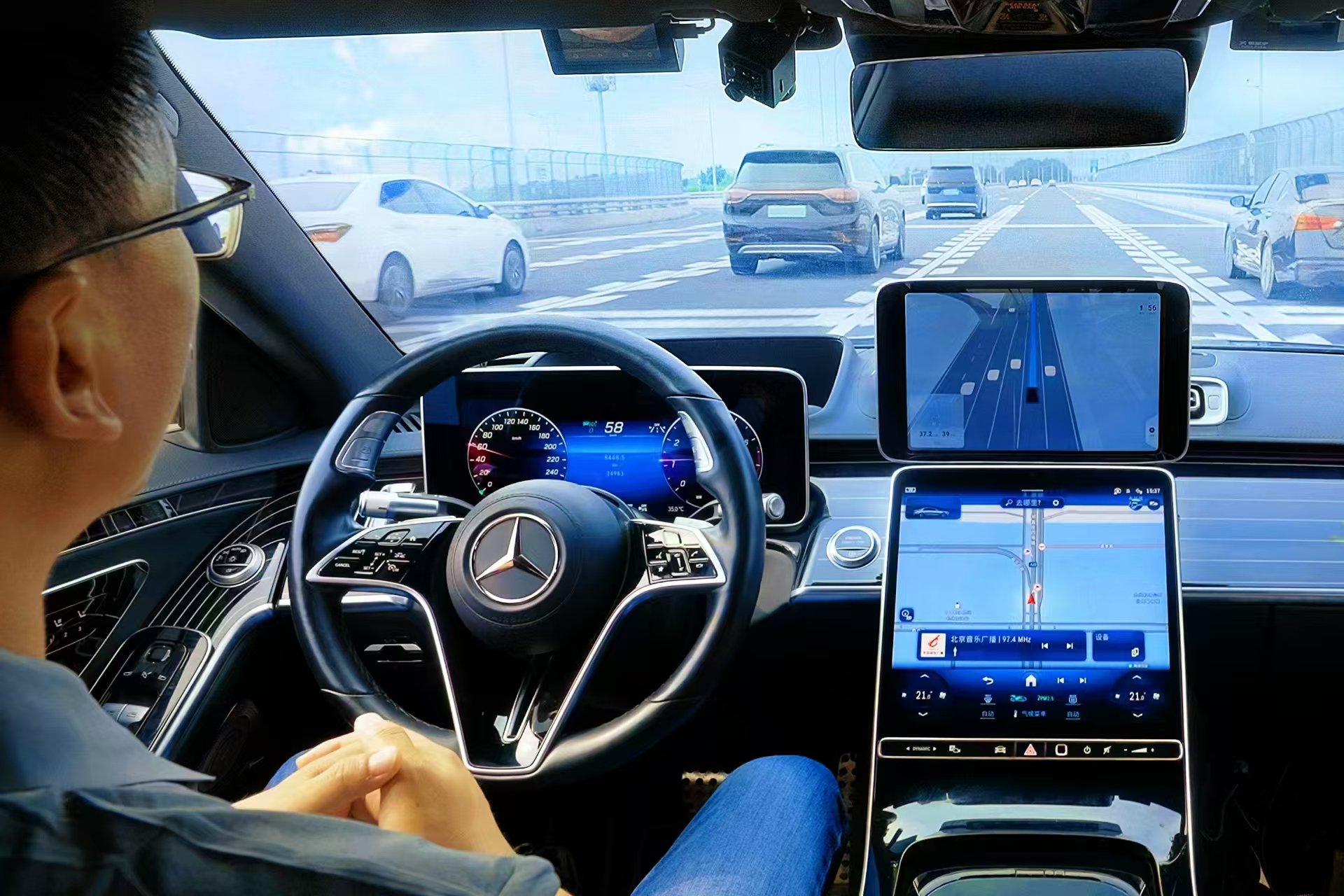 Mercedes-Benz Leads in L4 Autonomous Driving Tests in Beijing