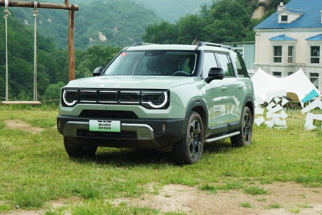 Explore the Beijing BJ30: The Ultimate Hybrid for Your Family Road Trip