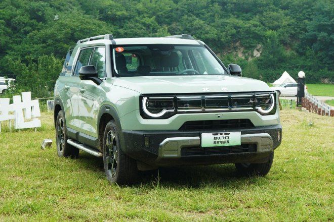 Explore the Beijing BJ30: The Ultimate Hybrid for Your Family Road Trip