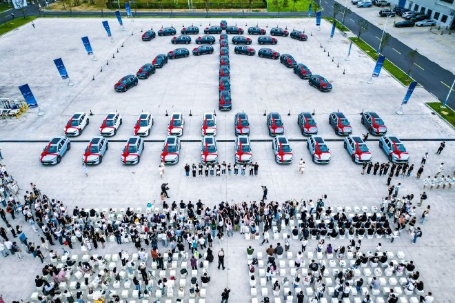 BYD Song L DM-i: 10,000 Sales in One Week at Zhengzhou Super Factory Launch