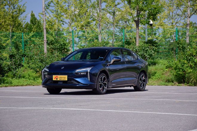 Discover the Yi·Songyan Daimei: A Stylish Electric Compact Sedan