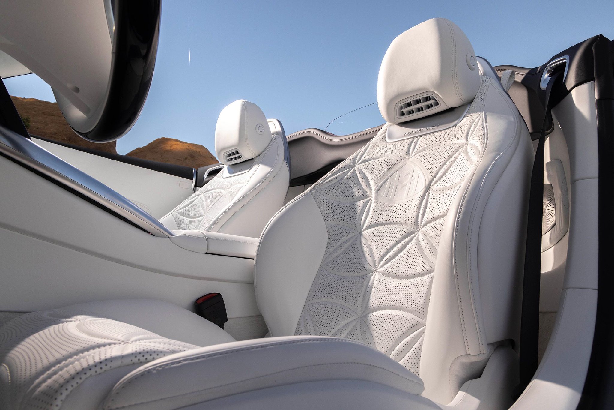 Unveiling the Luxurious Mercedes-Maybach SL 680: A Convertible Masterpiece