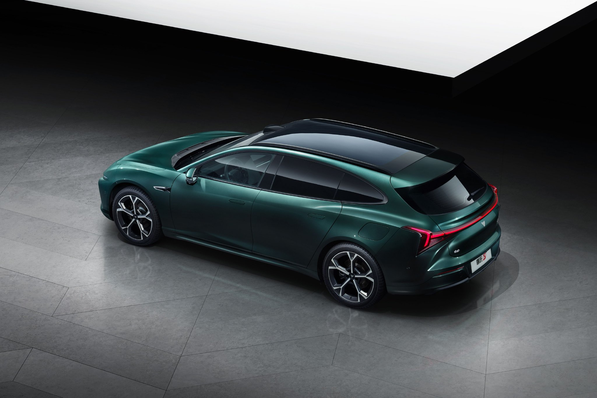 Discover the Nezha S Shooting Brake: Sporty, Electric, and Versatile!