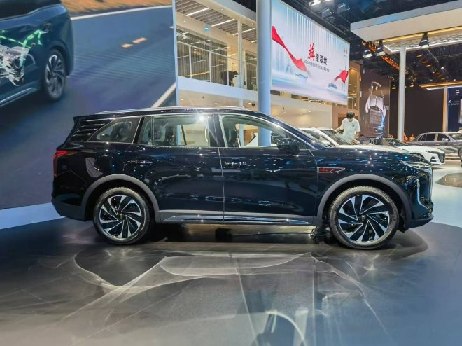 Discover the Hongqi HS7 PHEV: Features, Specs, and Pre-Sale Info