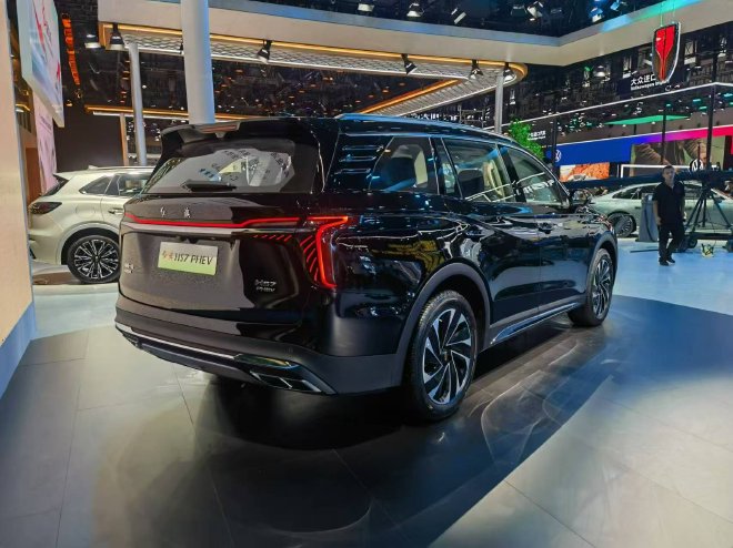 Discover the Hongqi HS7 PHEV: Features, Specs, and Pre-Sale Info