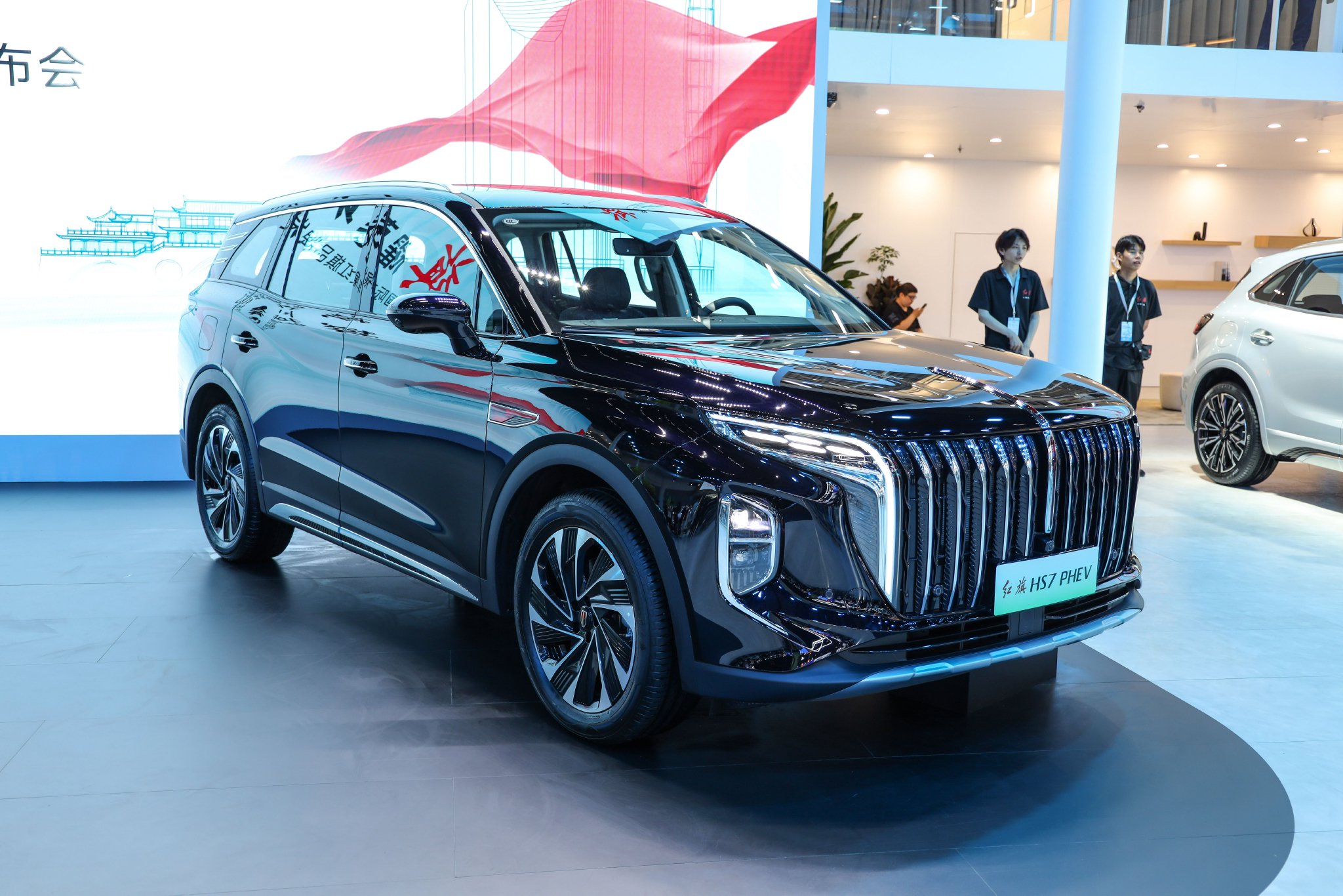 Discover the Red Flag HS7 PHEV: Luxury Hybrid SUV Launch & Offers!