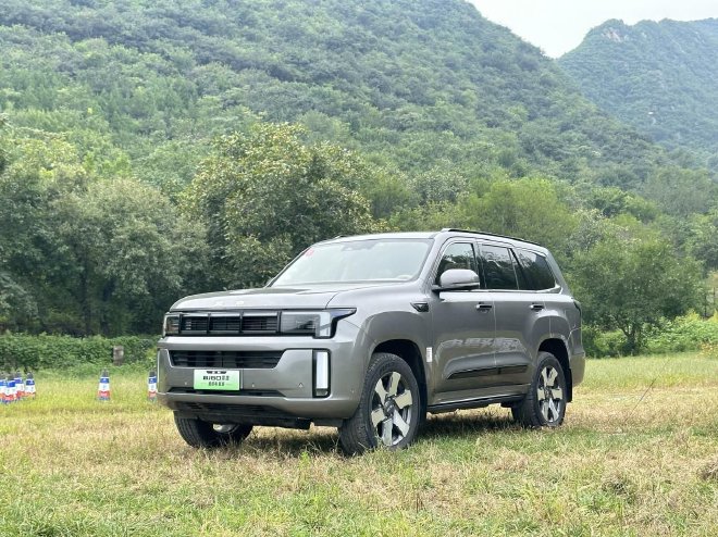 Beijing BJ60 Thunder: The Ultimate Family SUV for City & Off-Road Adventures