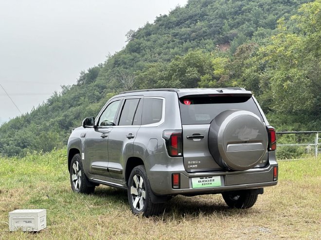 Beijing BJ60 Thunder: The Ultimate Family SUV for City & Off-Road Adventures