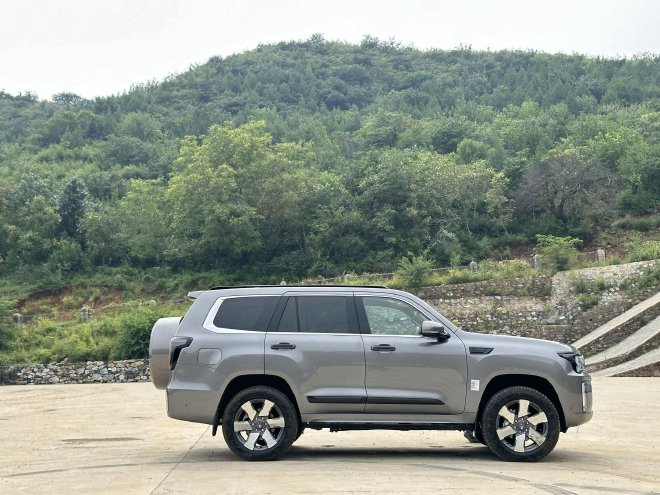 Beijing BJ60 Thunder: The Ultimate Family SUV for City & Off-Road Adventures