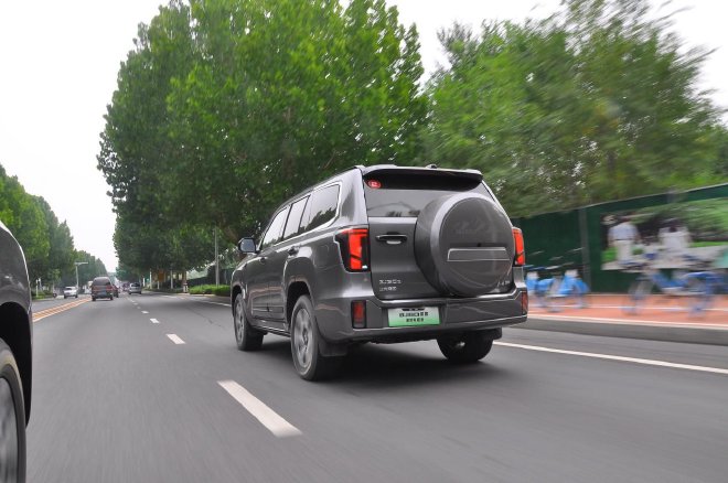 Beijing BJ60 Thunder: The Ultimate Family SUV for City & Off-Road Adventures