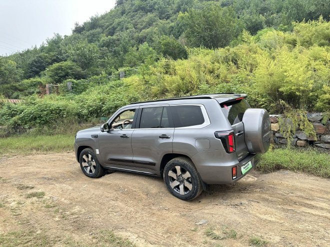 Beijing BJ60 Thunder: The Ultimate Family SUV for City & Off-Road Adventures