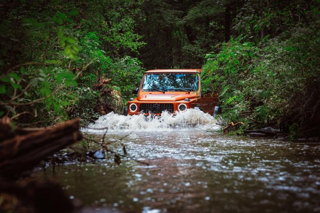 Explore Stunning Peaks with Mercedes-Benz: The Ultimate SUV Adventure