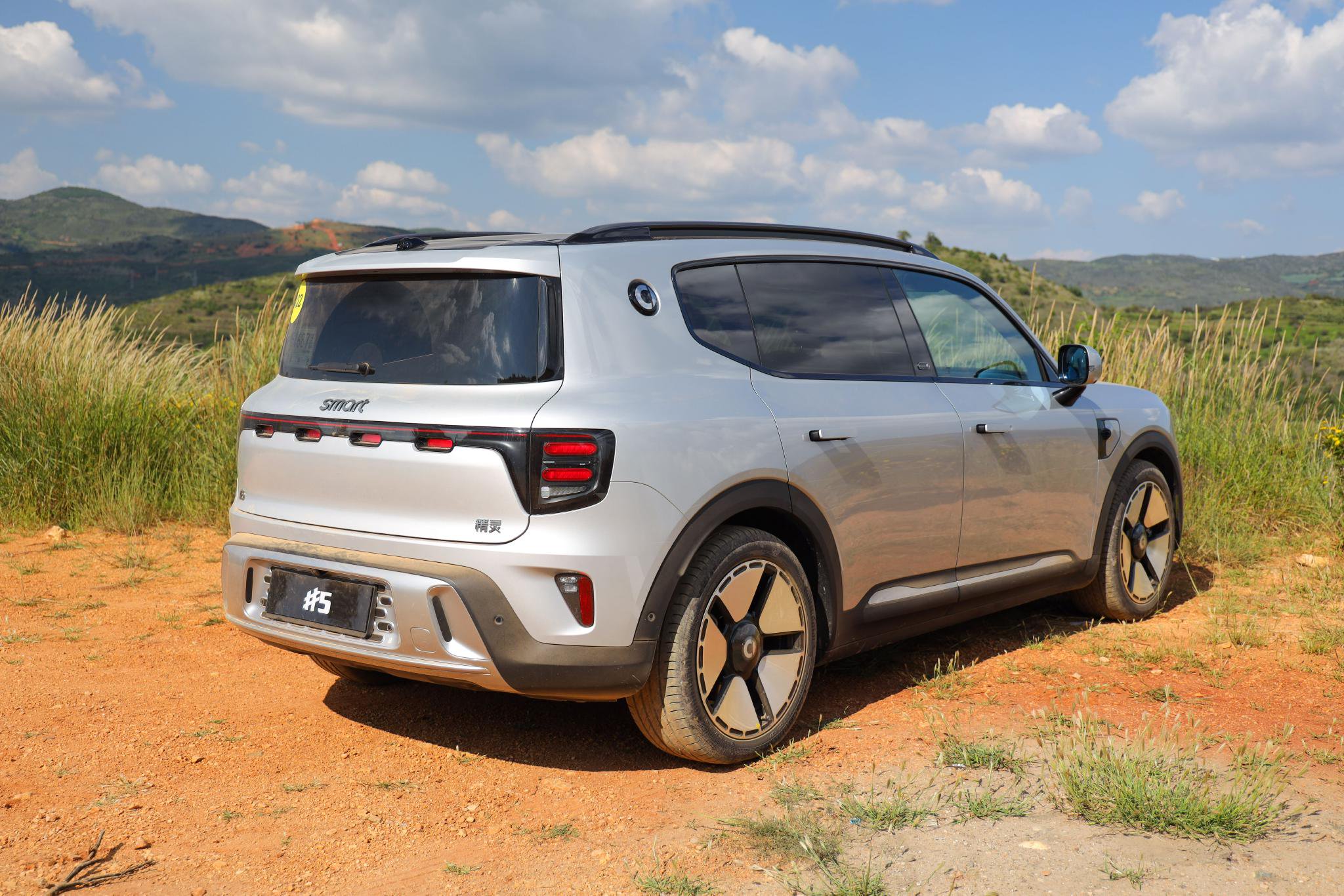 Discover the Smart #5: Luxury Mid-Size SUV for Urban & Outdoor Adventures