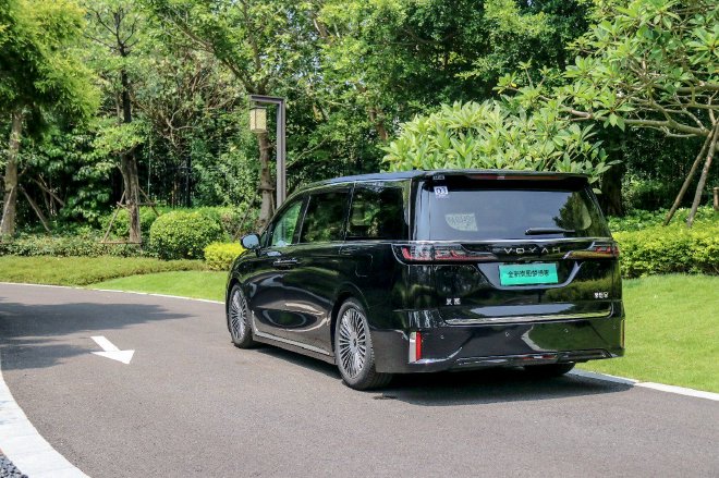 Discover the All-New Lantu Dreamer: Luxury MPV Redefining Family Travel