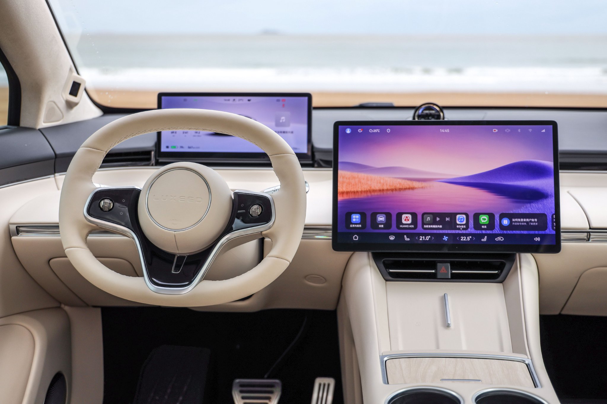 Experience the Huawei Zhijie R7: A Game-Changer in Smart SUVs