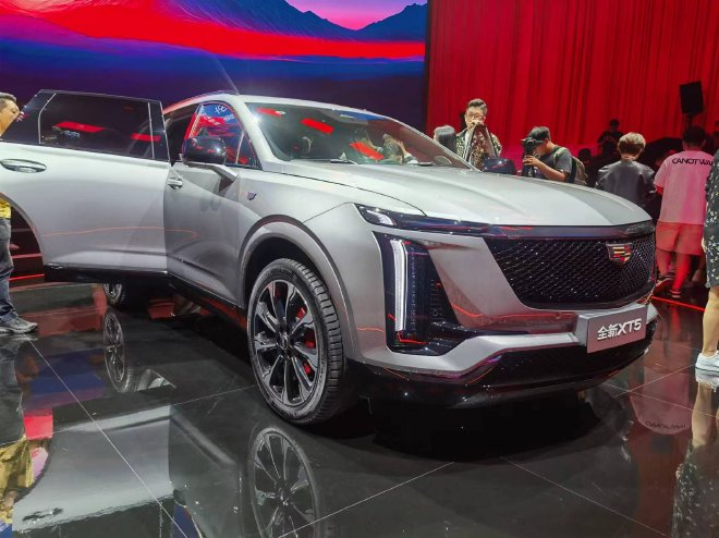 Discover the 2024 Cadillac XT5: Bold Design & Advanced Features Unveiled