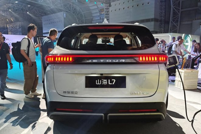 Discover the Jietu Shanhai L7: A Family-Friendly Hybrid SUV