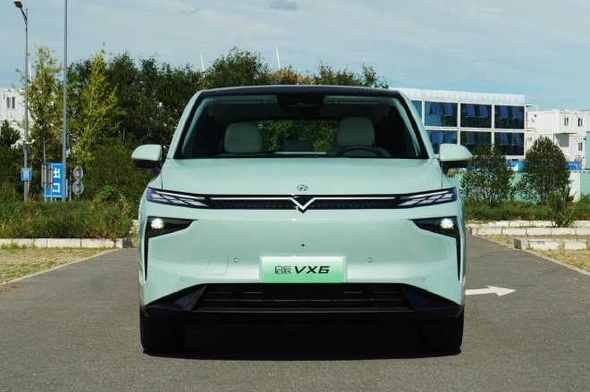 Discover the Qichen VX6: Affordable Electric SUV with Smart Features